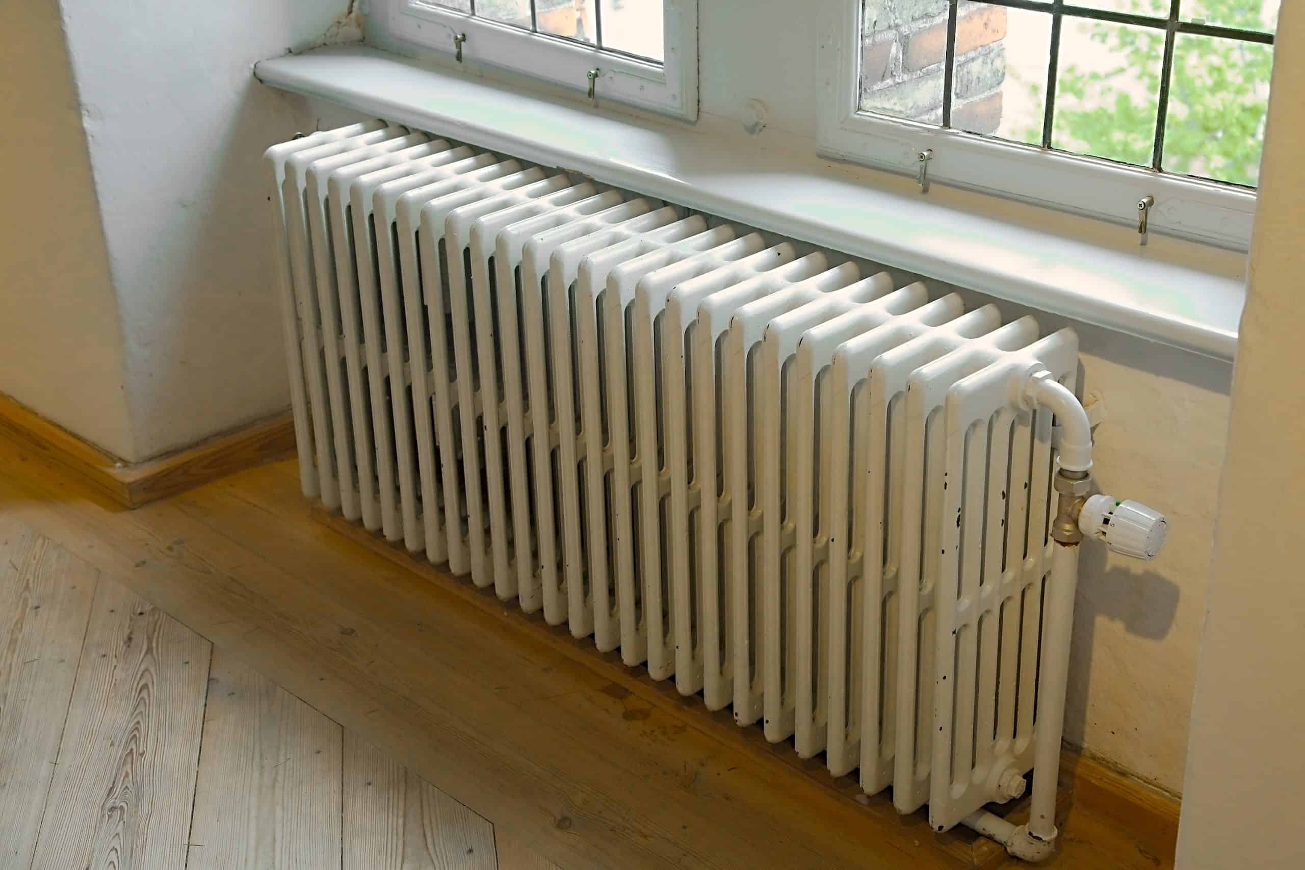 does turning off the thermostat save money